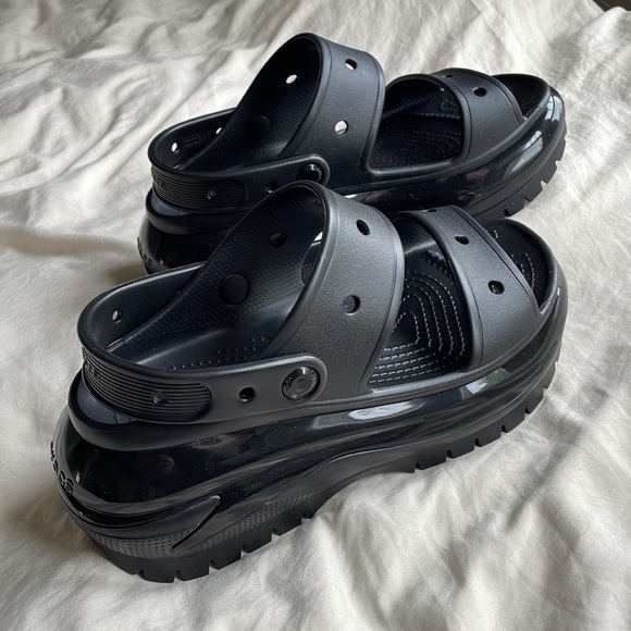 Crocs Classic Mega Crush Sandal - Picture 1 of 4